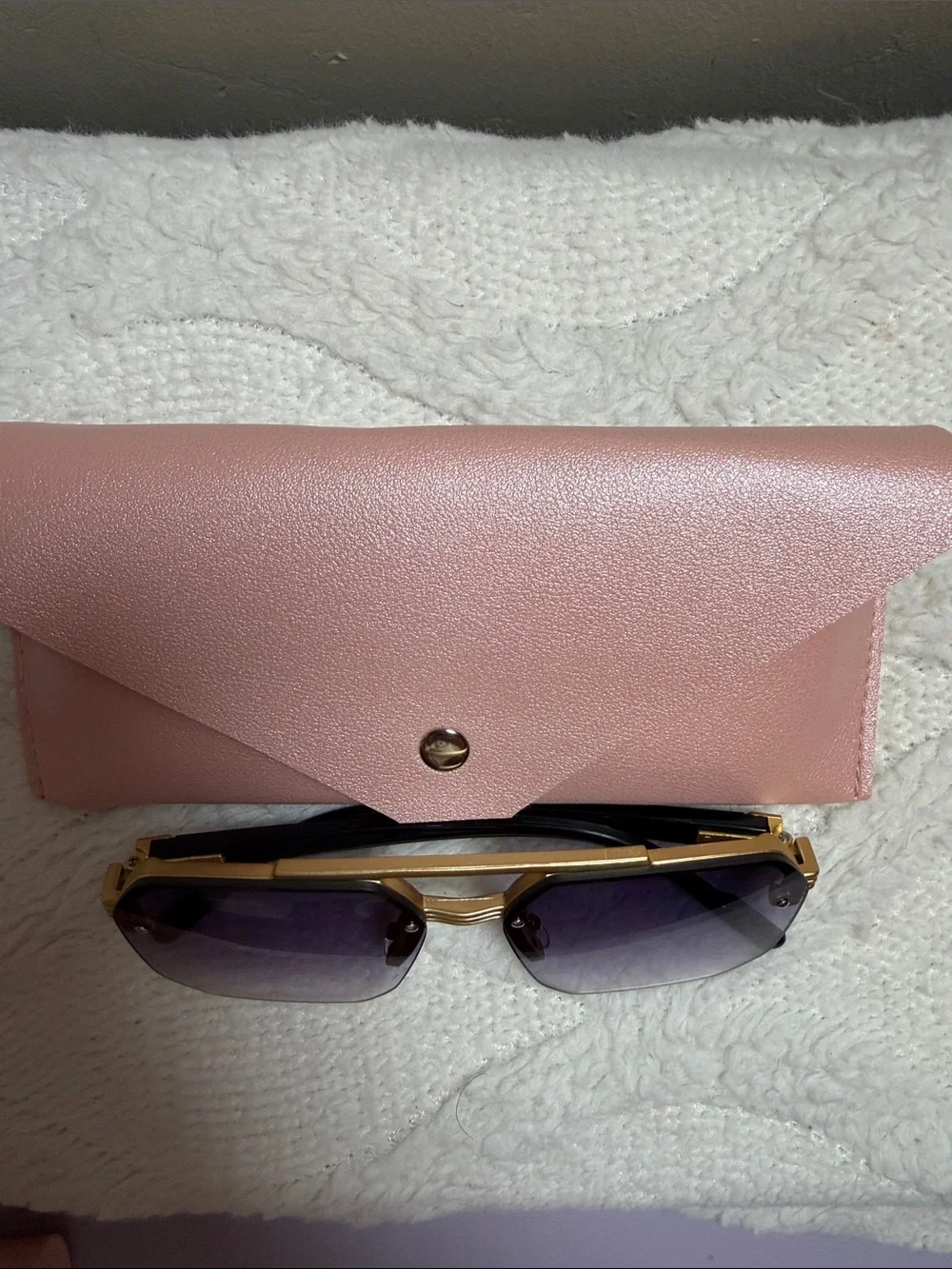 Stylish Purple Gradient Rimless Sunglasses with Pink Case